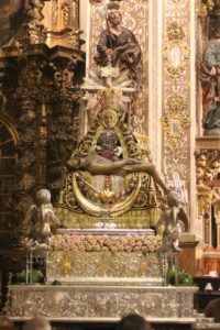 La Virgen en su Trono