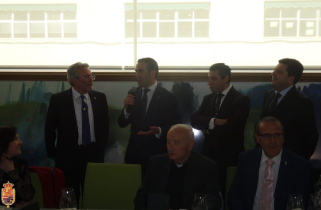 05 Paco Salazar - Comida Hermandad