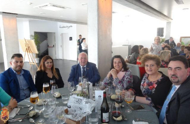 25 Paco Salazar - Comida Hermandad