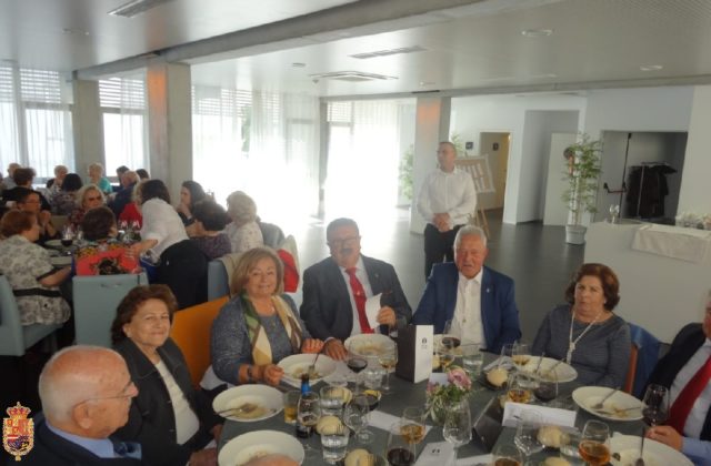 28 Paco Salazar - Comida Hermandad