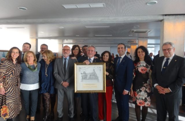 46 Paco Salazar - Comida Hermandad